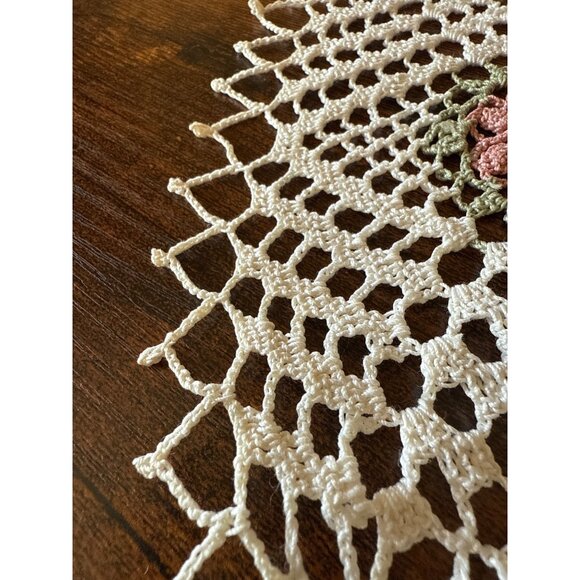 Vintage Crochet Doilies & Embroidered Table Mats Set Of 5 - Picture 4 of 16